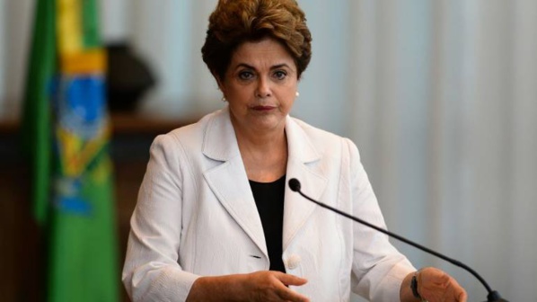 Dilma Rousseff se défend (seule) devant le Sénat au Brésil Dilma Rousseff se défend (seule) devant le Sénat au Brésil