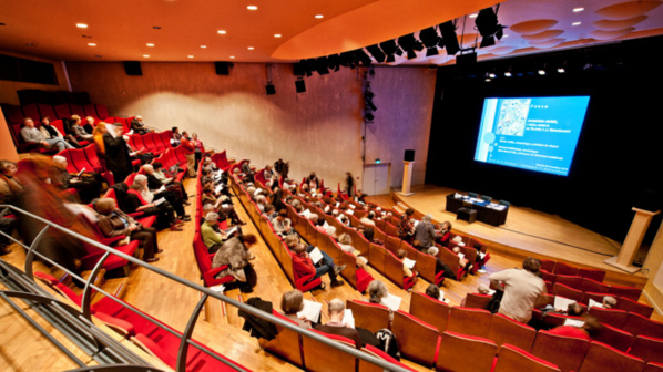 RESEAUX SOCIAUX : Le 1er colloque international à Abidjan du 19 au 21 octobre RESEAUX SOCIAUX : Le 1er colloque international à Abidjan du 19 au 21 octobre