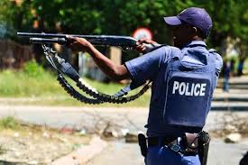Afrique du Sud: la police tire des balles en caoutchouc contre des opposants devant la présidence