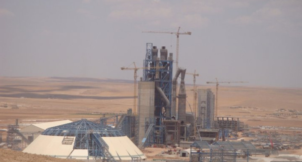 L'ONG Sherpa poursuit Lafarge pour arrangements avec l'EI en Syrie L'ONG Sherpa poursuit Lafarge pour arrangements avec l'EI en Syrie