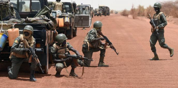 Municipales au Mali: Cinq militaires tués dans une embuscade Municipales au Mali: Cinq militaires tués dans une embuscade