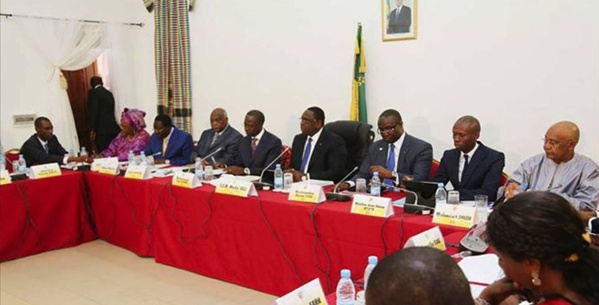 Conseil des ministres : Le Président Macky SALL a réuni le Conseil des Ministres, mercredi 7 décembre 2016, à 10 heures, au Palais de la République. Conseil des ministres : Le Président Macky SALL a réuni le Conseil des Ministres, mercredi 7 décembre 2016, à 10 heures, au Palais de la République.