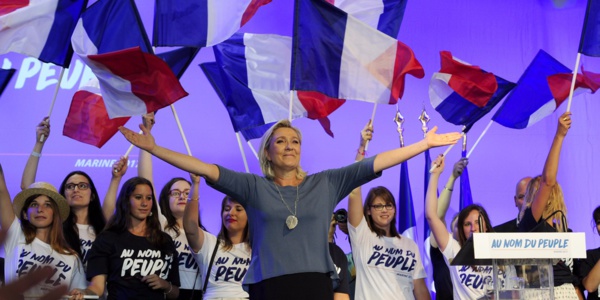 SONDAGE : Marine Le Pen en tête au 1er tour, largement devancée au 2e tour, la surprise Macron, Valls largué SONDAGE : Marine Le Pen en tête au 1er tour, largement devancée au 2e tour, la surprise Macron, Valls largué