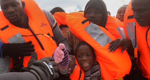 800 migrants récupérés en Méditerranée par l'Italie et des ONG