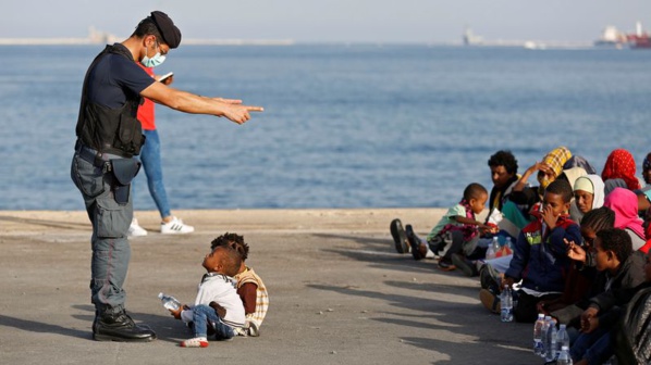 (Deux fois plus d'enfants seuls arrivés en Italie en 2016 (Deux fois plus d'enfants seuls arrivés en Italie en 2016