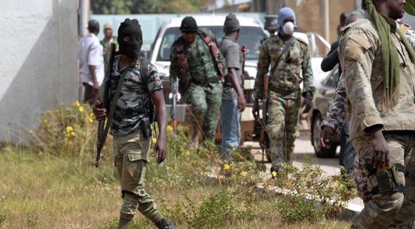 Côte d'Ivoire: les mutins contrôlent les accès à Bouaké sous tension Côte d'Ivoire: les mutins contrôlent les accès à Bouaké sous tension