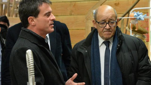 Valls ici avec Le Drian, le ministre de la Défense Valls ici avec Le Drian, le ministre de la Défense