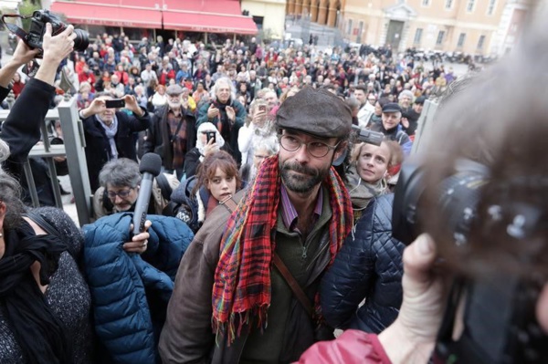 L’agriculteur qui aide les migrants en garde à vue