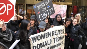 Les femmes en marche contre le sexisme de Trump