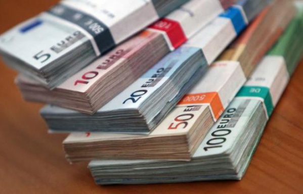 ACTIVITES DOUTEUSES, EVASION FISCALES, PARADIS FISCAUX … : Les banques françaises au banc des accusés ACTIVITES DOUTEUSES, EVASION FISCALES, PARADIS FISCAUX … : Les banques françaises au banc des accusés