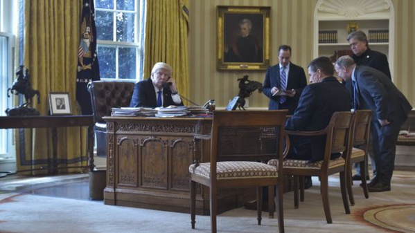 Poutine et Trump d'accord pour "développer" des relations "d'égal à égal" Poutine et Trump d'accord pour "développer" des relations "d'égal à égal"