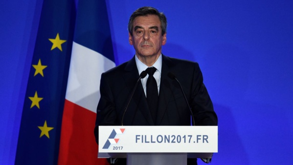 Le Pen (26%) et Macron (20,5%) devancent Fillon (17,5%) Le Pen (26%) et Macron (20,5%) devancent Fillon (17,5%)
