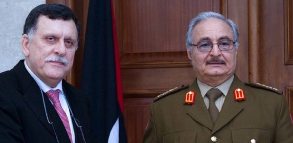 Al Sarraj (à gauche) et le Général Haftar Al Sarraj (à gauche) et le Général Haftar