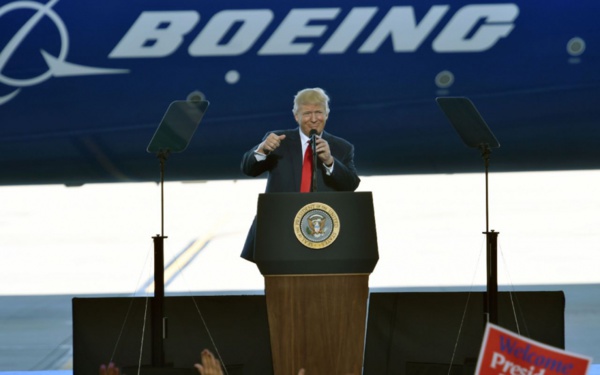 La journée de Trump : « médias ennemis », Dieu et Boeing