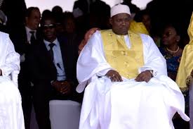 Gambie: le président Barrow libère tous les détenus sans jugement