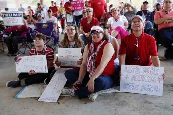 Petites manifestations en faveur de Donald Trump Petites manifestations en faveur de Donald Trump