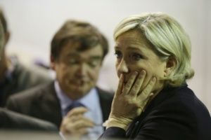 Images d'exactions sur Twitter: le Parlement européen lève l'immunité de Marine Le Pen