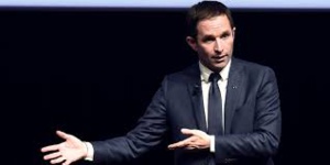 Hamon veut s'attaquer à la concentration dans les médias Hamon veut s'attaquer à la concentration dans les médias