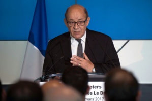 Le Drian serait en discussion avec Macron mais "maître de son calendrier" Le Drian serait en discussion avec Macron mais "maître de son calendrier"