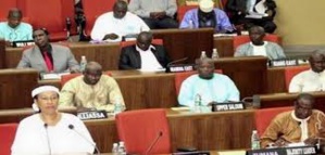 Inscription des candidats aux législatives, 1er scrutin de l'après-Jammeh Inscription des candidats aux législatives, 1er scrutin de l'après-Jammeh