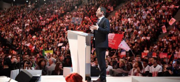Pour Hamon, en meeting à Paris, "tout commence aujourd'hui" Pour Hamon, en meeting à Paris, "tout commence aujourd'hui"