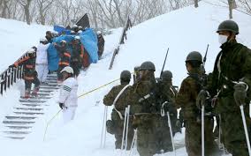 Japon: huit lycéens emportés par une avalanche