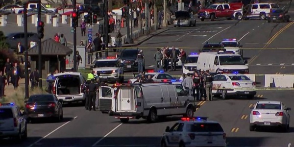USA: un suspect arrêté pour avoir foncé sur une voiture de police près du Capitole USA: un suspect arrêté pour avoir foncé sur une voiture de police près du Capitole