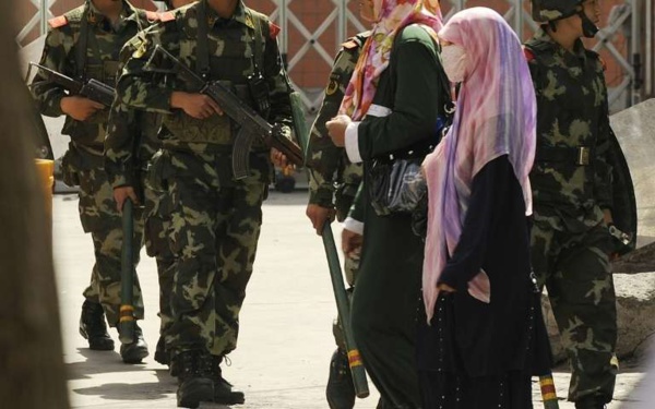 Barbes "anormales" et voile intégral interdits au Xinjiang Barbes "anormales" et voile intégral interdits au Xinjiang