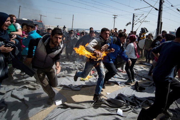 Grèce: un réfugié syrien tente de s'immoler par le feu