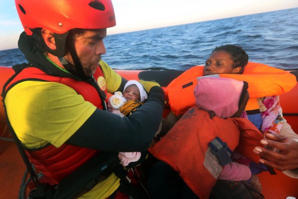 Un nourrisson de quatre jours secouru en Méditerranée