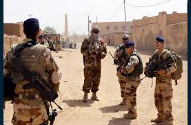 Mali : un militaire français tué dans un « accrochage avec des terroristes »
