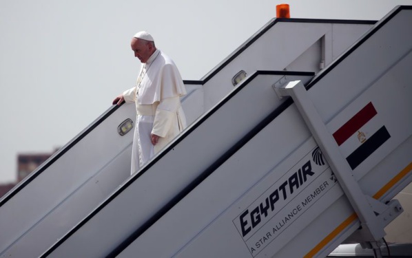 Le pape au Caire pour renouer le dialogue avec l'islam