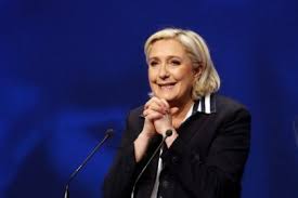 Le nouveau calendrier de Le Pen ne change rien à sa "fiction" sur l'euro, estiment des économistes