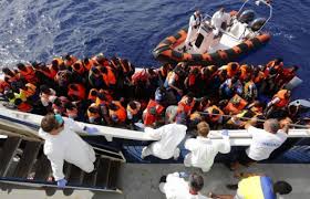 Libye: près de 500 migrants sur une embarcation interceptée par les gardes-côtes