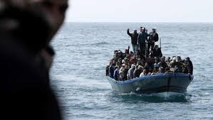 Près de 2.900 migrants secourus jeudi au large de la Libye