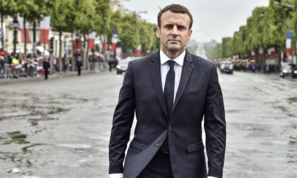 Macron auprès des troupes engagées contre les djihadistes au Mali Macron auprès des troupes engagées contre les djihadistes au Mali