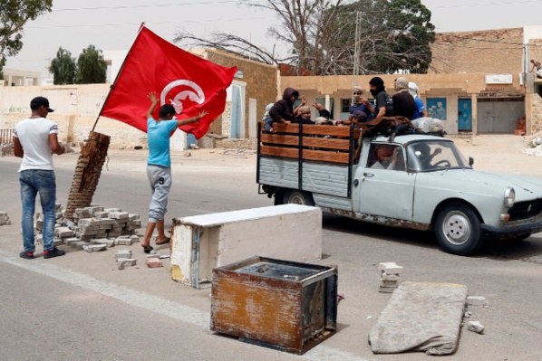 Tunisie: des manifestants ferment une installation pétrolière