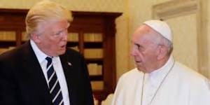 Trump et le pape tout sourire au Vatican, du moins en public Trump et le pape tout sourire au Vatican, du moins en public