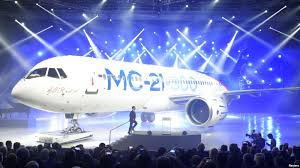 Premier vol du moyen-courrier russe MC-21, futur concurrent d'Airbus et Boeing