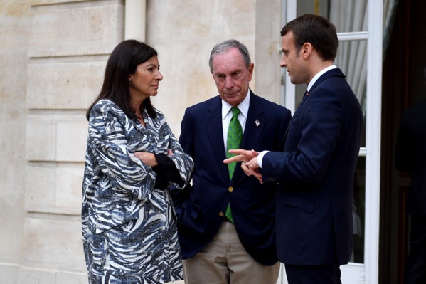 Anne Hidalgo (maire de Paris), Michael Bloomberg (maire de New York) et Emmanuel Macron Anne Hidalgo (maire de Paris), Michael Bloomberg (maire de New York) et Emmanuel Macron