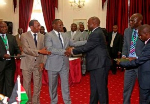 Centrafrique: accord entre le gouvernement et les groupes armés (officiel) Centrafrique: accord entre le gouvernement et les groupes armés (officiel)