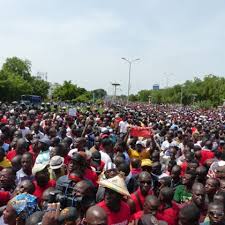 Mali: 2.000 manifestants contre la révision de la Constitution