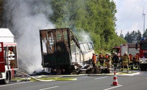 Accident de car en Allemagne: "probablement 18 morts", selon la police Accident de car en Allemagne: "probablement 18 morts", selon la police