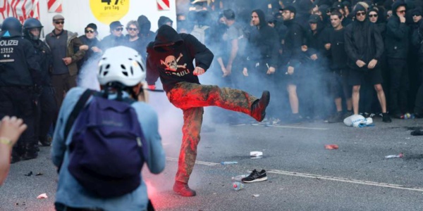 Heurts entre la police et des manifestants anti-G20 à Hambourg