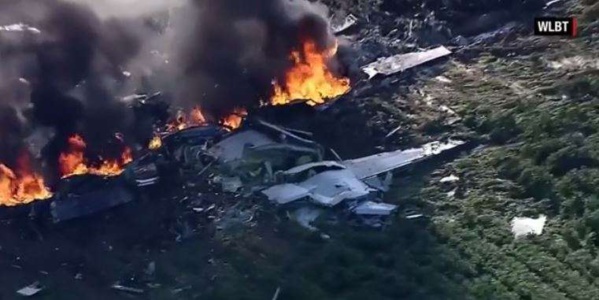 Etats-Unis: 16 morts dans le crash d'un avion militaire Etats-Unis: 16 morts dans le crash d'un avion militaire