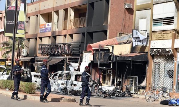Ouagadougou : des terroristes frappent dans un restaurant, 18 morts Ouagadougou : des terroristes frappent dans un restaurant, 18 morts