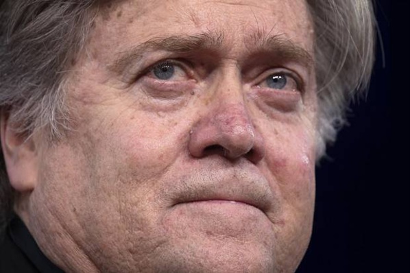 Bannon est parti mais la polémique autour de Charlottesville reste Bannon est parti mais la polémique autour de Charlottesville reste