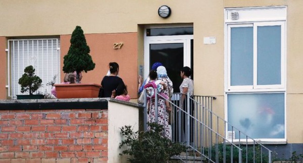 Attentats en Espagne : au Maroc, les proches de Driss et Moussa Oukabir "sous le choc" Attentats en Espagne : au Maroc, les proches de Driss et Moussa Oukabir "sous le choc"