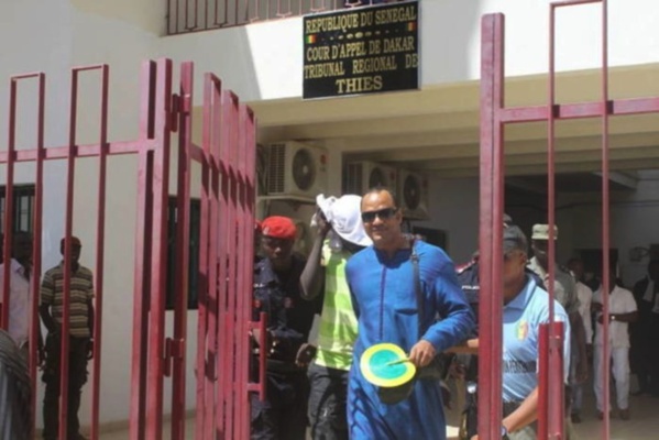 Affaire Douane-Luc Nicolai-Lamantin Beach: les faits et procédures racontés par les avocats de la défense Affaire Douane-Luc Nicolai-Lamantin Beach: les faits et procédures racontés par les avocats de la défense