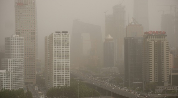 La Chine envisage l'interdiction des voitures à essence, un pari titanesque